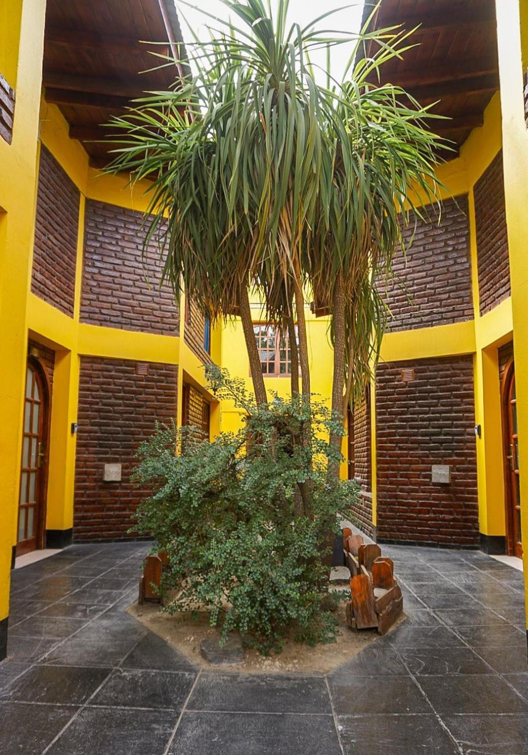 Apart Hotel Libertador El Calafate Exterior photo